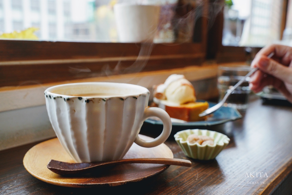 秋田 | 繁華街區裡的低調靜謐咖啡店 カフェ エピス （Cafe Epice）| 只能拍眼前的食物，就是要你享受單純的美好 @偽日本人May．食遊玩樂