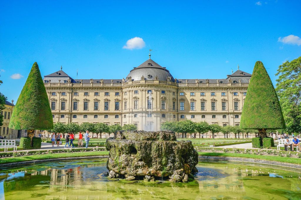 德國、烏茲堡 | 舉世聞名的巴洛克式建築「烏茲堡主教宮 Würzburger Residenz 」| 德國世界遺產、宮廷花園廣場、免門票參觀 @偽日本人May．食遊玩樂