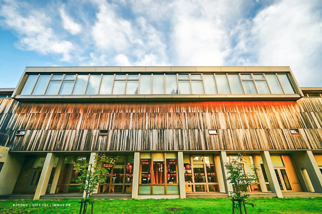日本建築美學 | 日本最美的圖書館之一國際教養大學「中嶋紀念圖書館」，在羅馬競技場裡與知識搏斗 | 秋田景點推薦 @偽日本人May．食遊玩樂