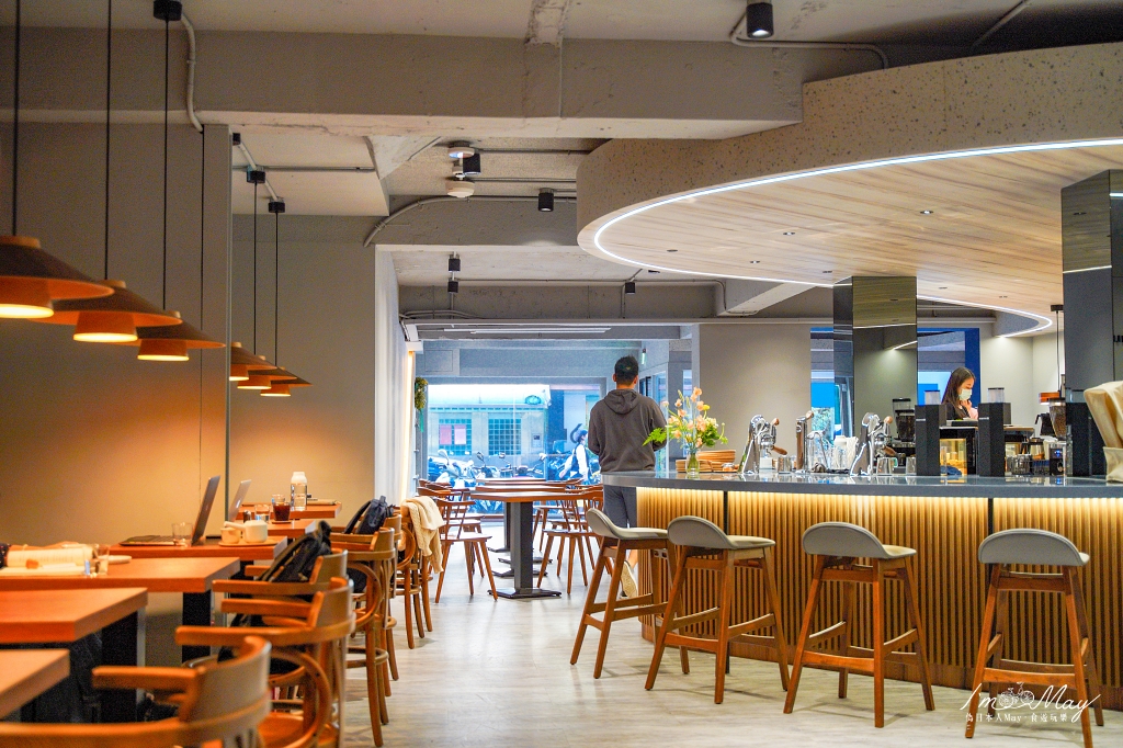 台北、松山 | 在尋常的日子裡，啜一杯不平凡的咖啡「THE NORMAL (敦北店)」| 北歐風格設計咖啡店、不限時咖啡店 @偽日本人May．食遊玩樂