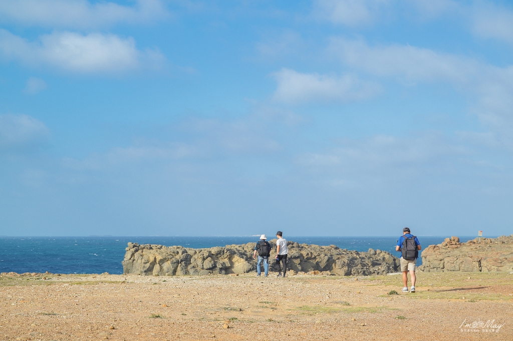 澎湖、西嶼 | 壯闊海蝕洞的超火紅IG打卡景點「鯨魚洞」、重返侏羅紀的動態擬真恐龍「小門地質探索館」| 小門嶼必訪景點、北環景點 @偽日本人May．食遊玩樂