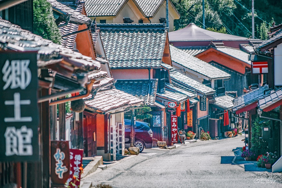 岡山旅行提案 | 吹屋故鄉村。染上弁柄的紅，只有這裡才有的街道 | 在懷舊紅銅色老街散步、感受滿溢明治時期的復古氛圍 @偽日本人May．食遊玩樂