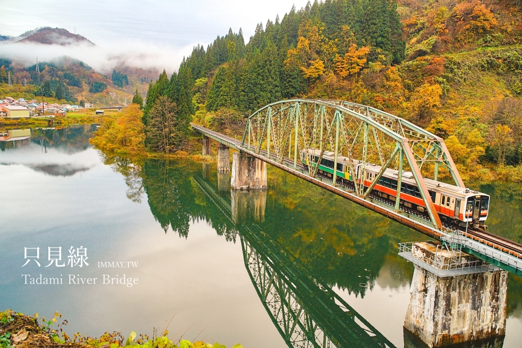 日本鐵道旅行 | 滿滿彩繪富士山的童趣電車「 富士山特急號 ( フジサン特急 ) 」| 實際搭乘記錄 ( 大月-河口湖 )、景觀展望車廂、巧遇湯瑪士樂園號列車