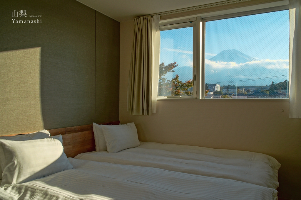 富士山住宿推薦 : Megu Fuji 2021 | 早安午安晚安，在房間裡與富士山問好，看著最美風景的旅居生活讓人喜歡極了 | 附加服務 : 和服租借、專業人像攝影 @嘿!部落!