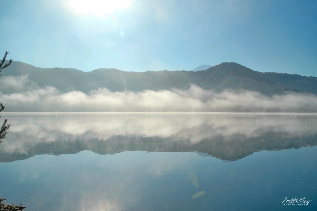 山梨、富士五湖 | 在晨霧繚繞的西湖場根濱，看到害羞露臉的富士山，遇見最美的愛情 (河口湖自駕一日遊景點推薦) @偽日本人May．食遊玩樂