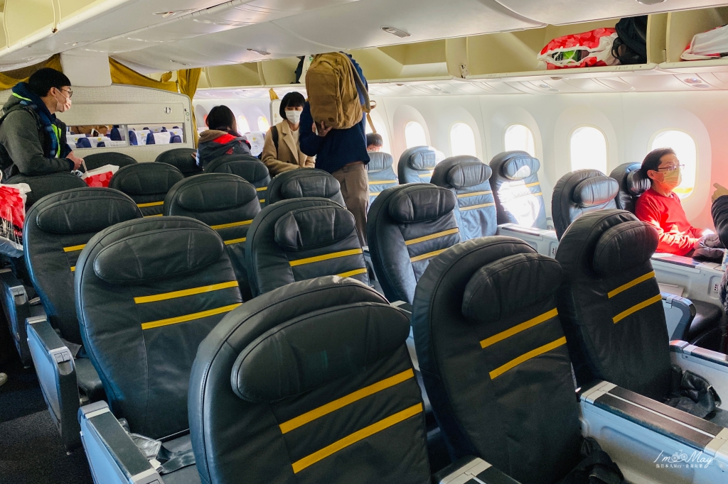 飛行記錄 | 酷航flyscoot 桃園-成田 (TPE-NRT)787機型，酷航Plus介紹、選位建議與餐點、成田空港第一航廈出境分享 @偽日本人May．食遊玩樂