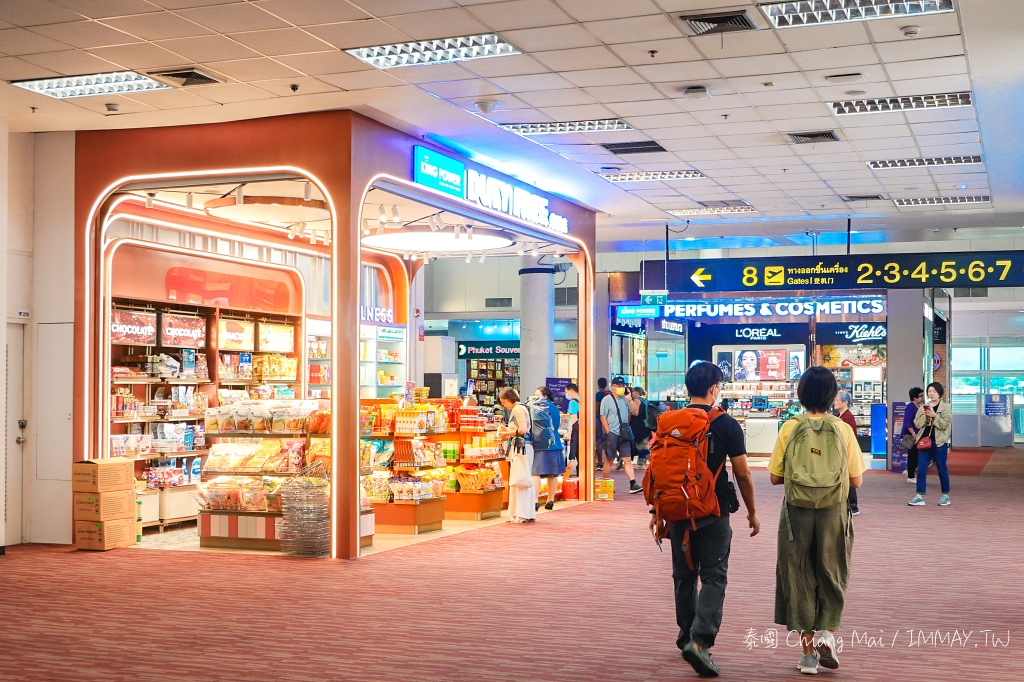 飛行記錄 | 亞洲航空 Air Asia 桃園-清邁 (TPE-CNX)，A320-200客機機艙介紹、座位選擇建議與餐點、清邁國際機場出入境分享 @偽日本人May．食遊玩樂