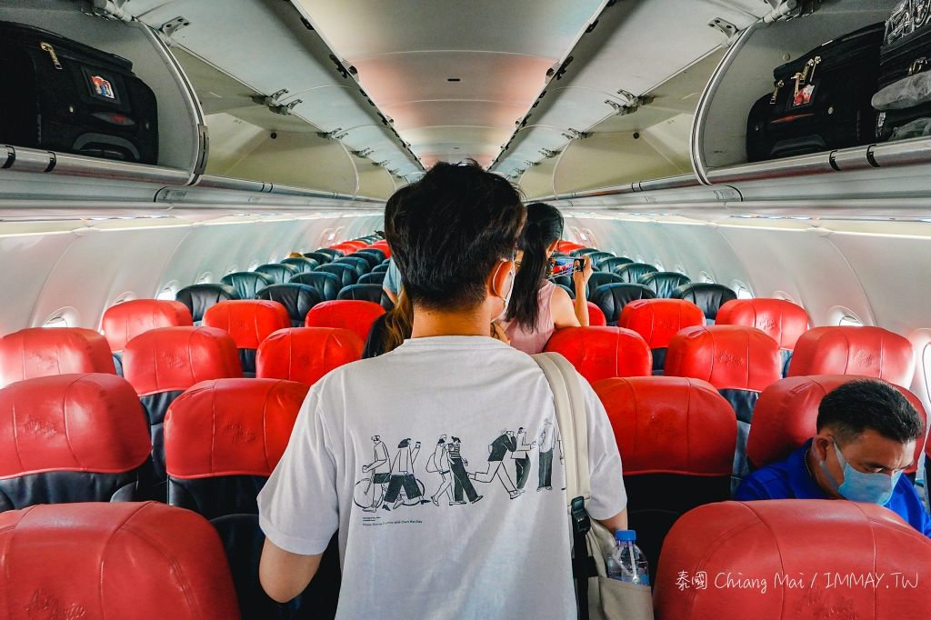 飛行記錄 | 亞洲航空 Air Asia 桃園-清邁 (TPE-CNX)，A320-200客機機艙介紹、座位選擇建議與餐點、清邁國際機場出入境分享 @偽日本人May．食遊玩樂