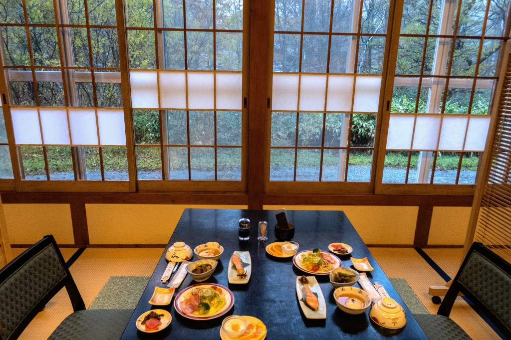 上高地住宿推薦 : 西系屋山莊旅館 (Kamikochi Nishi-ito-ya Mountain Lodge) | 超過九十年歷史的絕景住宿，意料之外超美味的一泊二食餐點 @偽日本人May．食遊玩樂