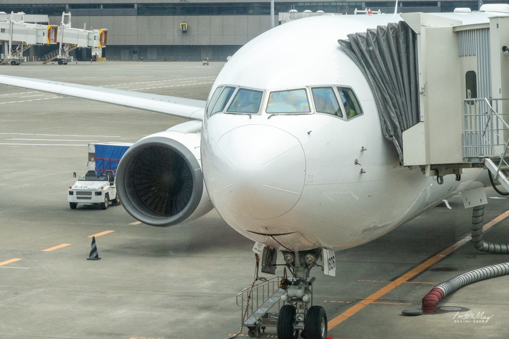 飛行記錄 | 日本航空 JAPAN AIRLINES 東京-台北 (NRT-TPE)，Boeing 767-300 客艙機艙介紹、東京成田空港JAL Sakura Lounge貴賓室、商務艙搭乘與餐點分享 @偽日本人May．食遊玩樂