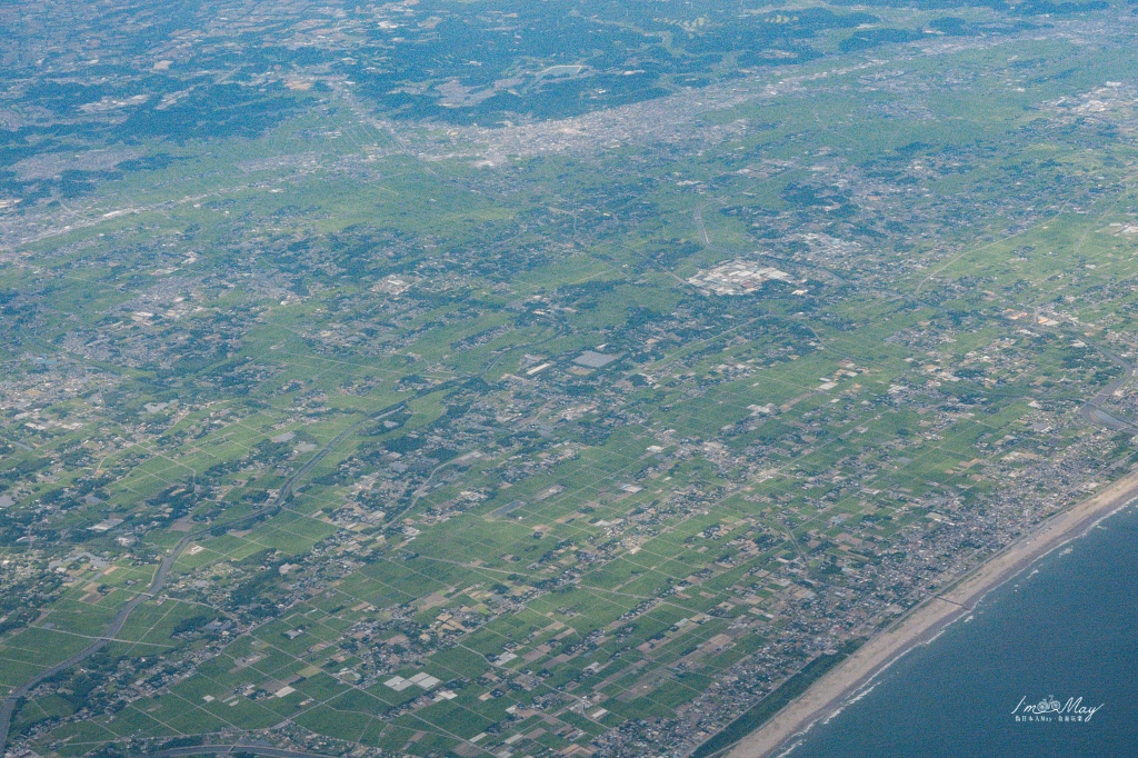 飛行記錄 | 日本航空 JAPAN AIRLINES 東京-台北 (NRT-TPE)，Boeing 767-300 客艙機艙介紹、東京成田空港JAL Sakura Lounge貴賓室、商務艙搭乘與餐點分享 @偽日本人May．食遊玩樂