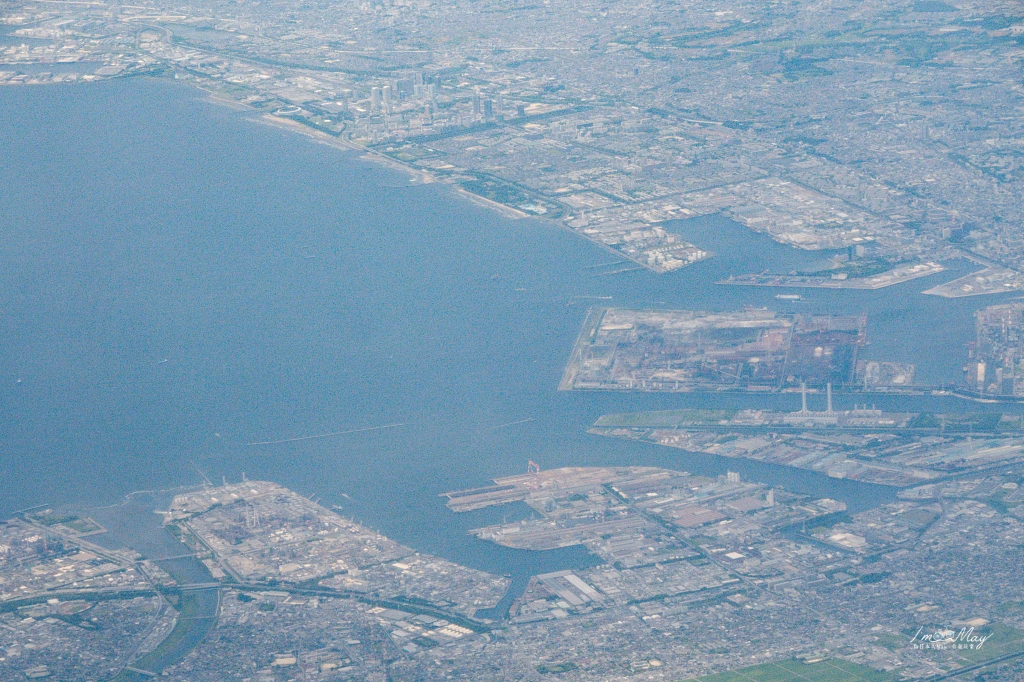 飛行記錄 | 日本航空 JAPAN AIRLINES 東京-台北 (NRT-TPE)，Boeing 767-300 客艙機艙介紹、東京成田空港JAL Sakura Lounge貴賓室、商務艙搭乘與餐點分享 @偽日本人May．食遊玩樂