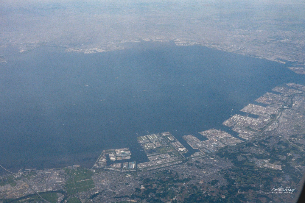 飛行記錄 | 日本航空 JAPAN AIRLINES 東京-台北 (NRT-TPE)，Boeing 767-300 客艙機艙介紹、東京成田空港JAL Sakura Lounge貴賓室、商務艙搭乘與餐點分享 @偽日本人May．食遊玩樂