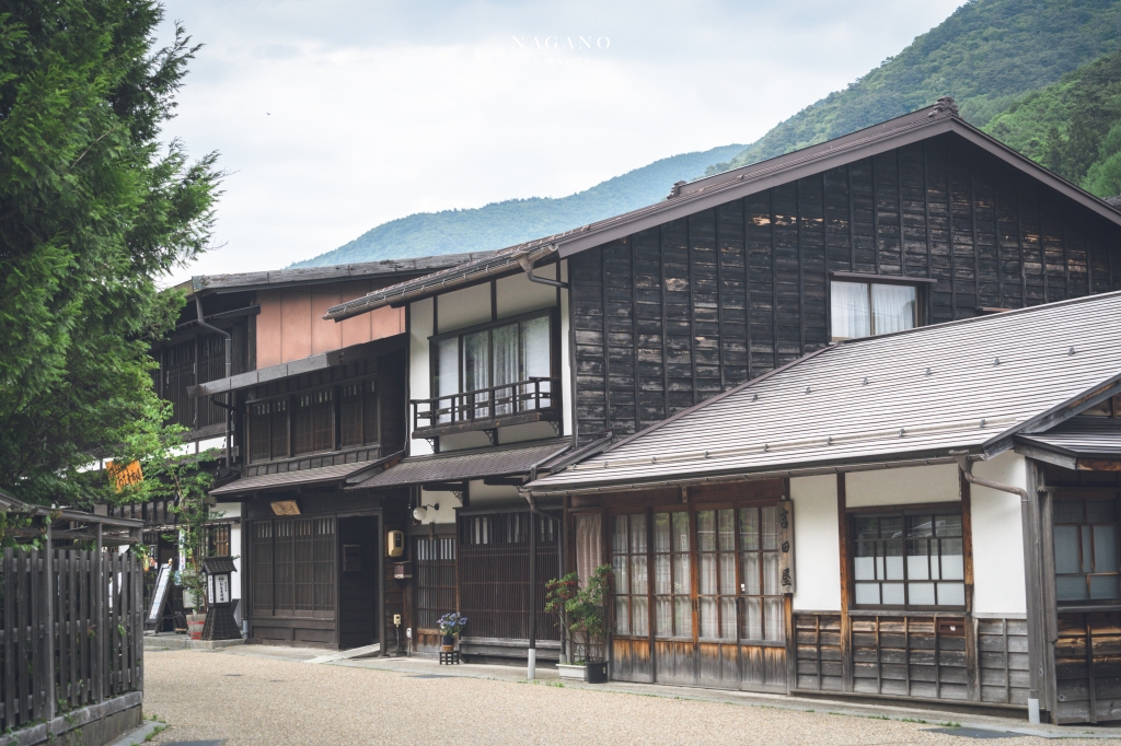 長野攝影筆記 | 日本最長的宿場 : 奈良井宿。當一回時空旅人，漫步在滿溢江戶時代氛圍的街道，遠離喧囂繁華的塵世現實 @偽日本人May．食遊玩樂