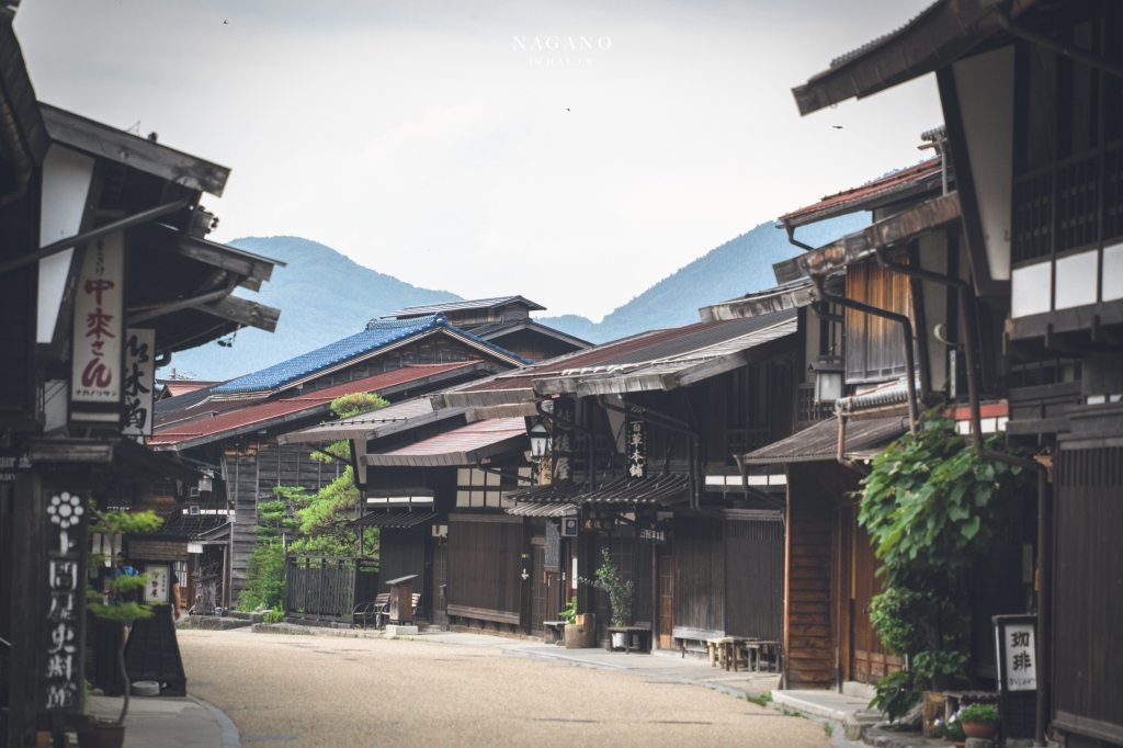 長野攝影筆記 | 日本最長的宿場 : 奈良井宿。當一回時空旅人，漫步在滿溢江戶時代氛圍的街道，遠離喧囂繁華的塵世現實 @偽日本人May．食遊玩樂