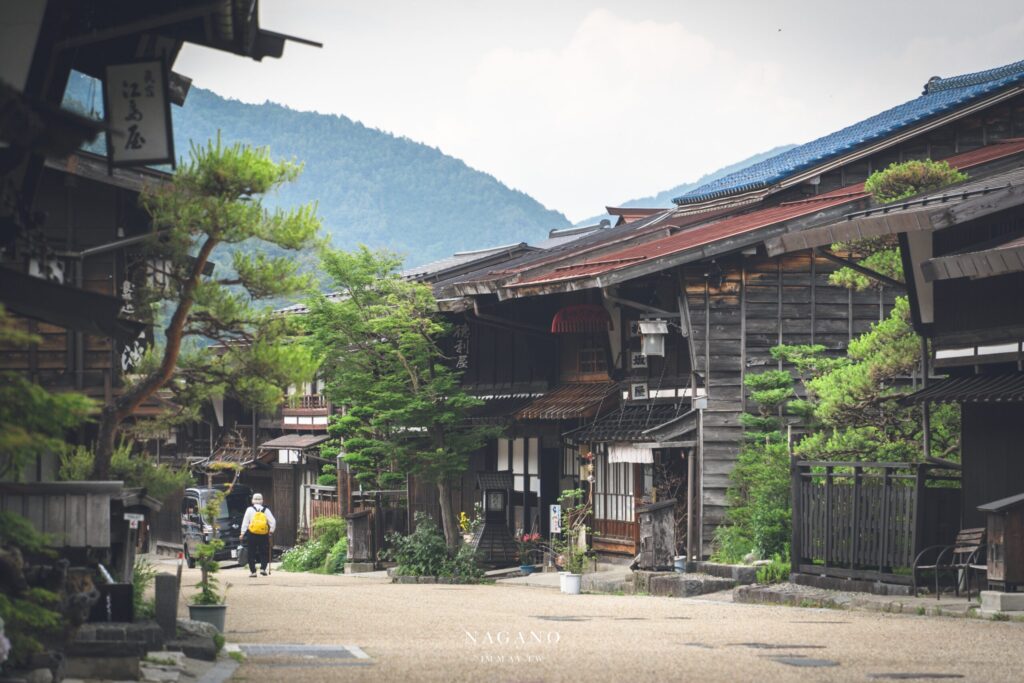 長野攝影筆記 | 日本最長的宿場 : 奈良井宿。當一回時空旅人，漫步在滿溢江戶時代氛圍的街道，遠離喧囂繁華的塵世現實 @偽日本人May．食遊玩樂