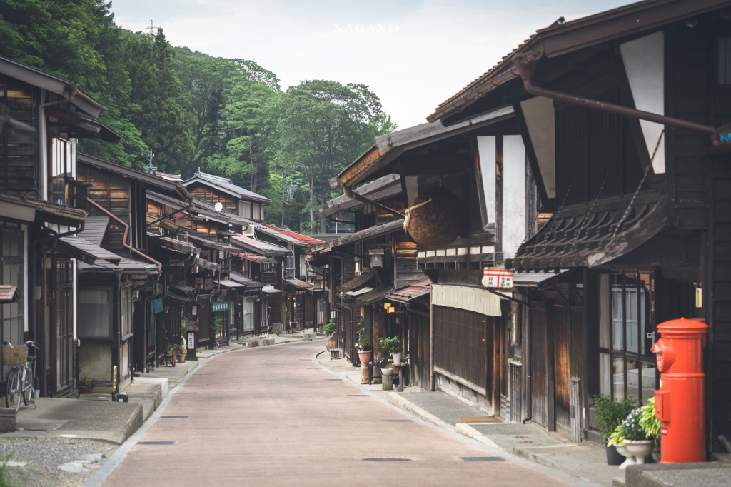 長野攝影記錄 | 日本最長的宿場 : 奈良井宿。當一回時空旅人，漫步在滿溢江戶時代氛圍的街道，遠離喧囂繁華的塵世現實 @偽日本人May．食遊玩樂