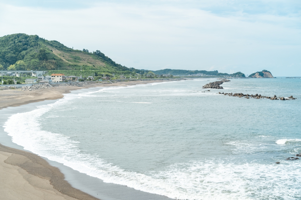 福島、磐城 | 波立海岸的絕美風景 : 自然與歷史共存「波立寺」、觀看初日昇起的著名景點「弁天島」 @偽日本人May．食遊玩樂