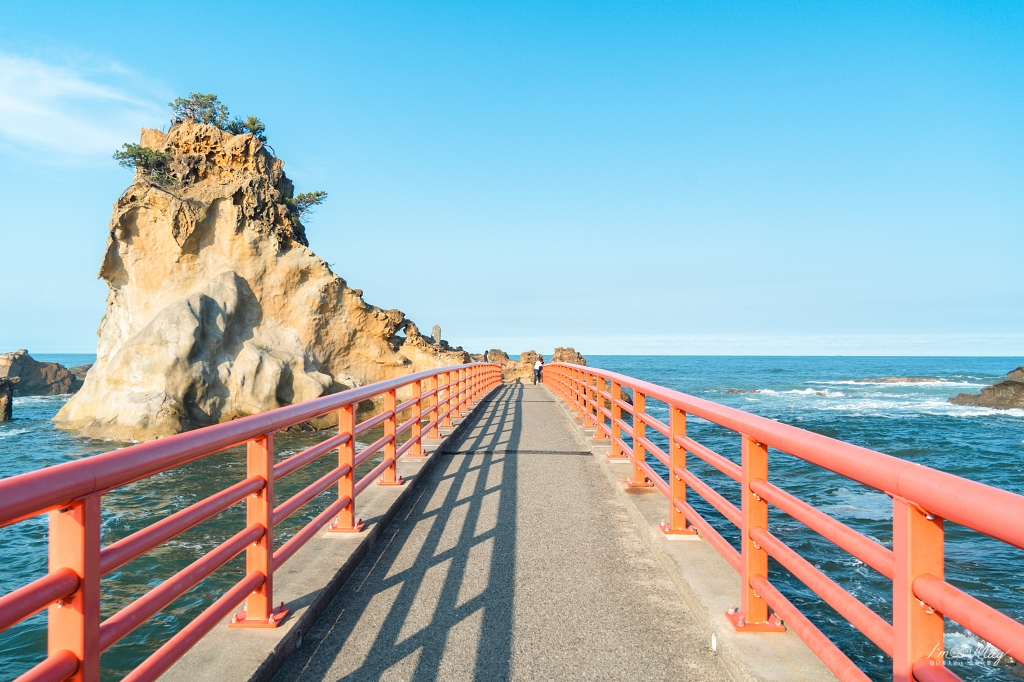 福島、磐城 | 波立海岸的絕美風景 : 自然與歷史共存「波立寺」、觀看初日昇起的著名景點「弁天島」 @偽日本人May．食遊玩樂