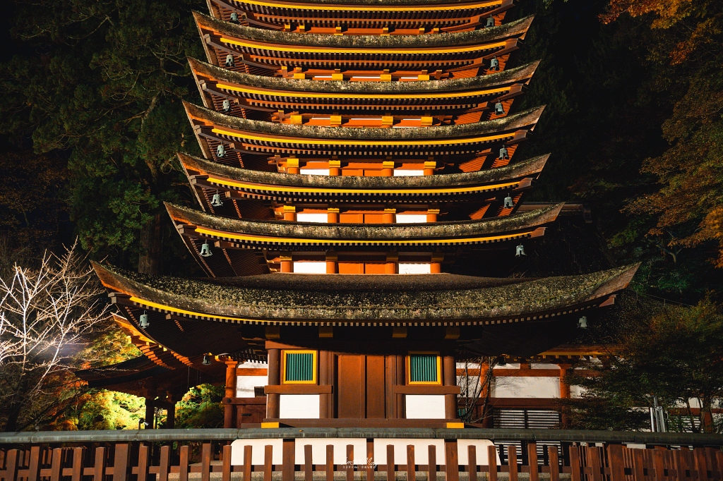 關西攝影記錄 | 幽燈靜夜：探尋奈良談山神社夜間點燈的秋夜微光與靜謐詩意 @偽日本人May．食遊玩樂