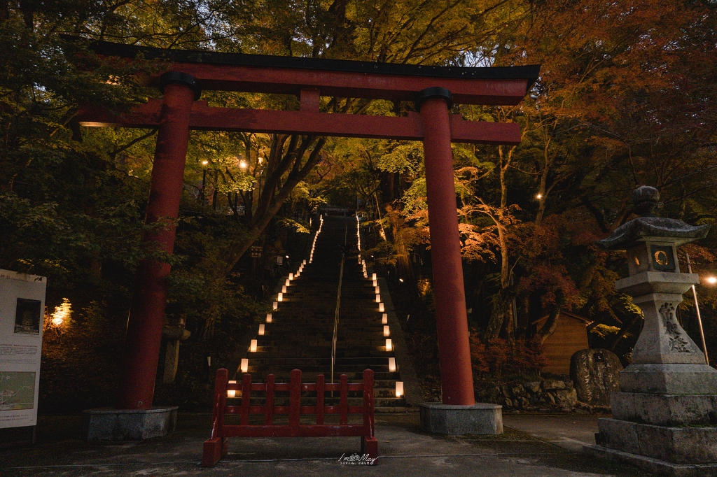 關西攝影記錄 | 幽燈靜夜：探尋奈良談山神社夜間點燈的秋夜微光與靜謐詩意 @偽日本人May．食遊玩樂