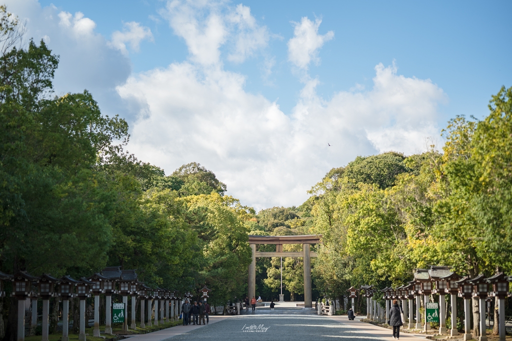 關西攝影記錄 | 秋色交織的神聖殿堂：鏡頭下橿原神宮的紅葉美景與光影交錯的季節變遷之美 @偽日本人May．食遊玩樂