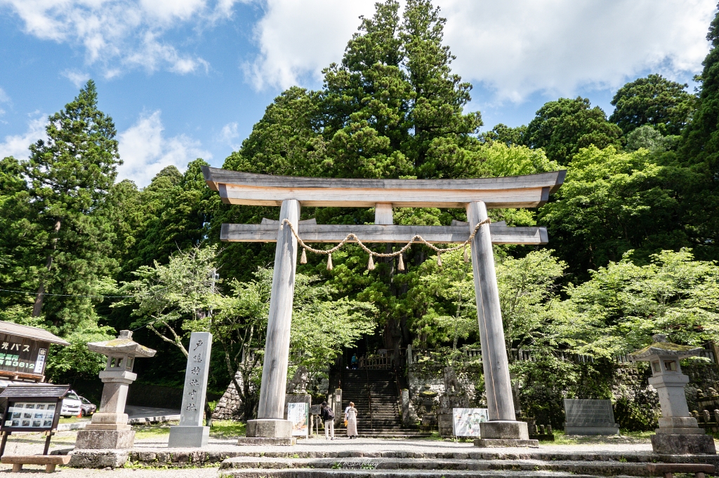 夏天走進日本深山神域！【長野戶隱神社五社巡禮】夏季一日順走實錄｜奧社杉林美景、御朱印帳推薦、交通與步行時間分享！輕鬆走法不藏私 @偽日本人May．食遊玩樂