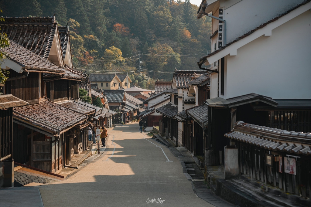 岡山攝影記錄 | 吹屋景點散策 : 一場紅色晨光裡的攝影散策，紅磚街道、百年小學與山中神社的光影旅程 @偽日本人May．食遊玩樂