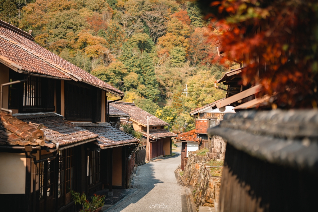岡山攝影記錄 | 吹屋景點散策 : 一場紅色晨光裡的攝影散策，紅磚街道、百年小學與山中神社的光影旅程 @偽日本人May．食遊玩樂