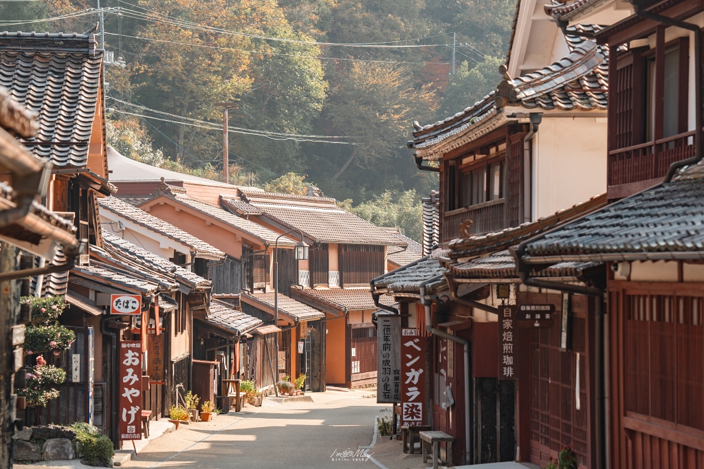 岡山攝影記錄 | 吹屋景點散策 : 一場紅色晨光裡的攝影散策，紅磚街道、百年小學與山中神社的光影旅程 @偽日本人May．食遊玩樂