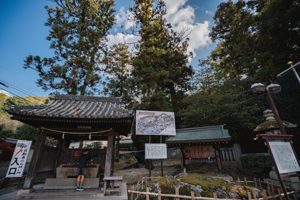 岡山攝影記錄｜吉備津神社秋日銀杏散策：金黃落葉、靜謐迴廊與一場溫柔的人情邂逅 @偽日本人May．食遊玩樂