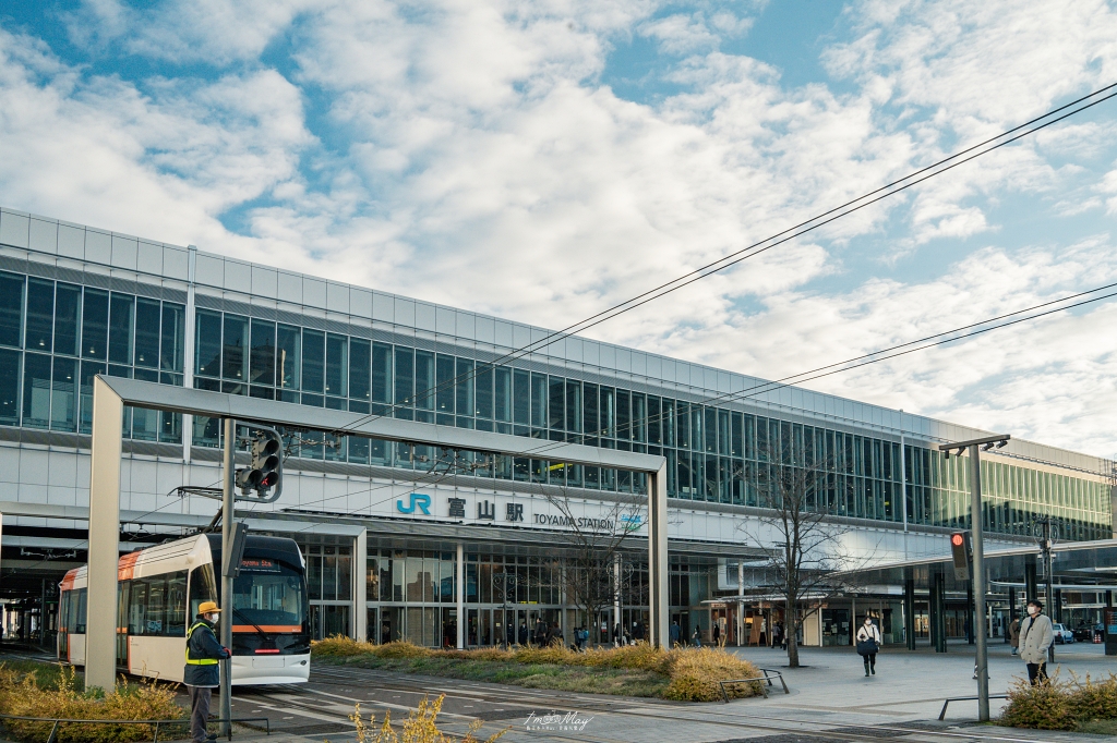 【富山美食推薦】一出車站就能大啖新鮮壽司！？《すし玉富山車站店》：富山灣的味道在這裡迴轉！ @偽日本人May．食遊玩樂