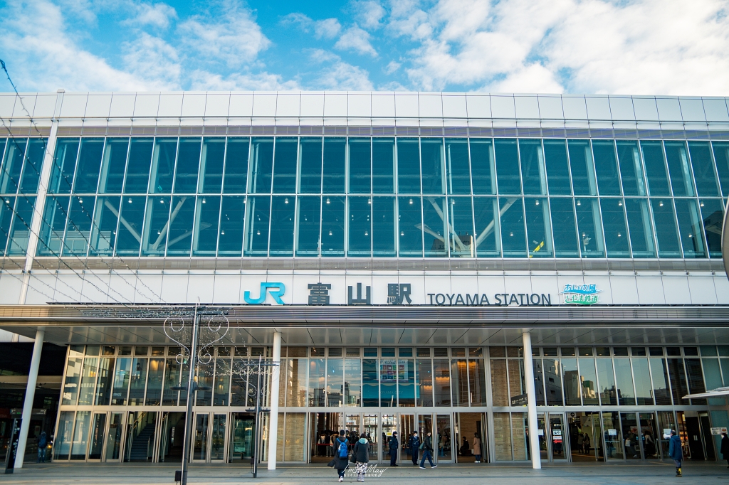 【富山美食推薦】一出車站就能大啖新鮮壽司！？《すし玉富山車站店》：富山灣的味道在這裡迴轉！ @偽日本人May．食遊玩樂