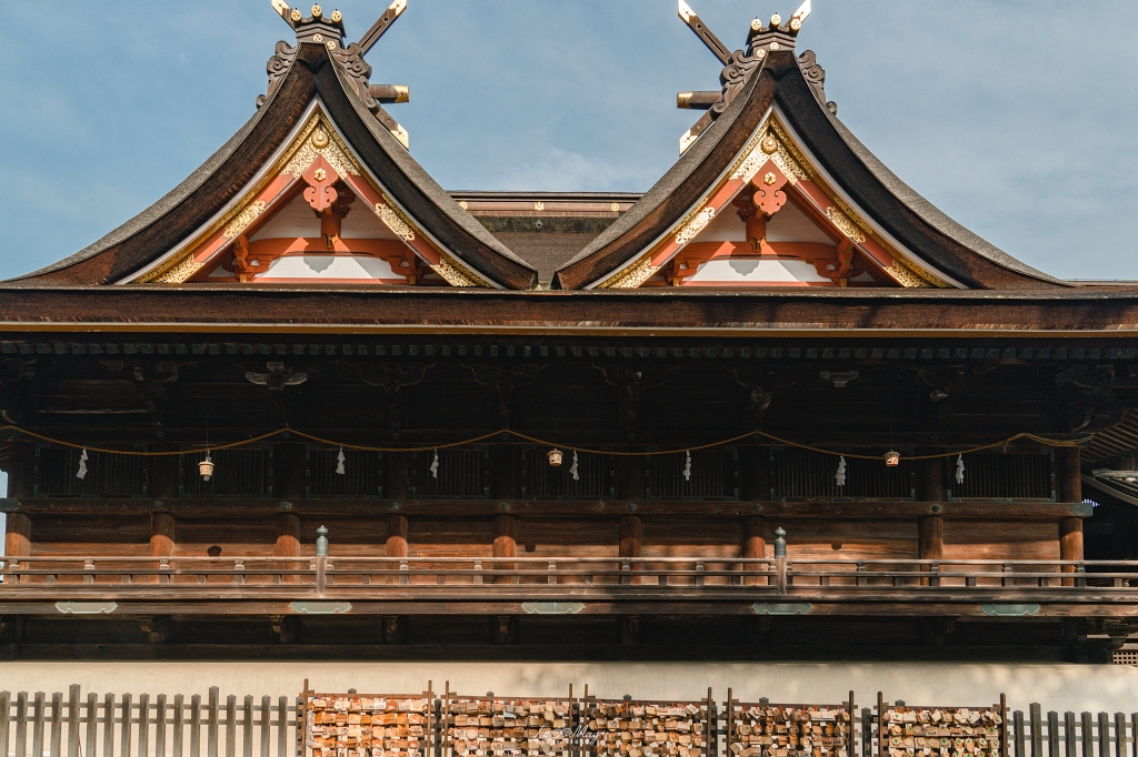 岡山攝影記錄｜吉備津神社秋日銀杏散策：金黃落葉、靜謐迴廊與一場溫柔的人情邂逅 @偽日本人May．食遊玩樂