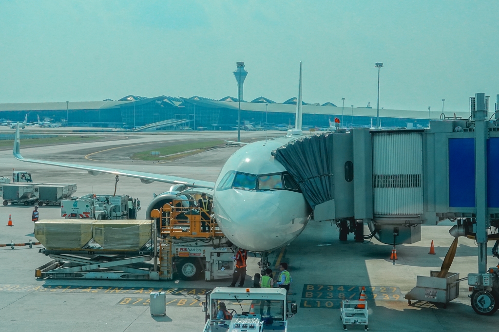 飛行記錄｜星宇航空 STARLUX 台北－吉隆坡 A321neo 經濟艙體驗＋機上餐點與 KLIA 自動通關實測 @偽日本人May．食遊玩樂