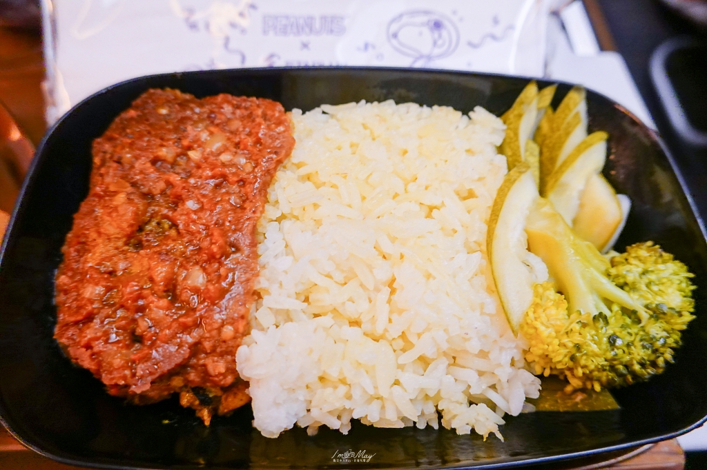 飛行記錄｜星宇航空 STARLUX 台北－吉隆坡 A321neo 經濟艙體驗＋機上餐點與 KLIA 自動通關實測 @偽日本人May．食遊玩樂