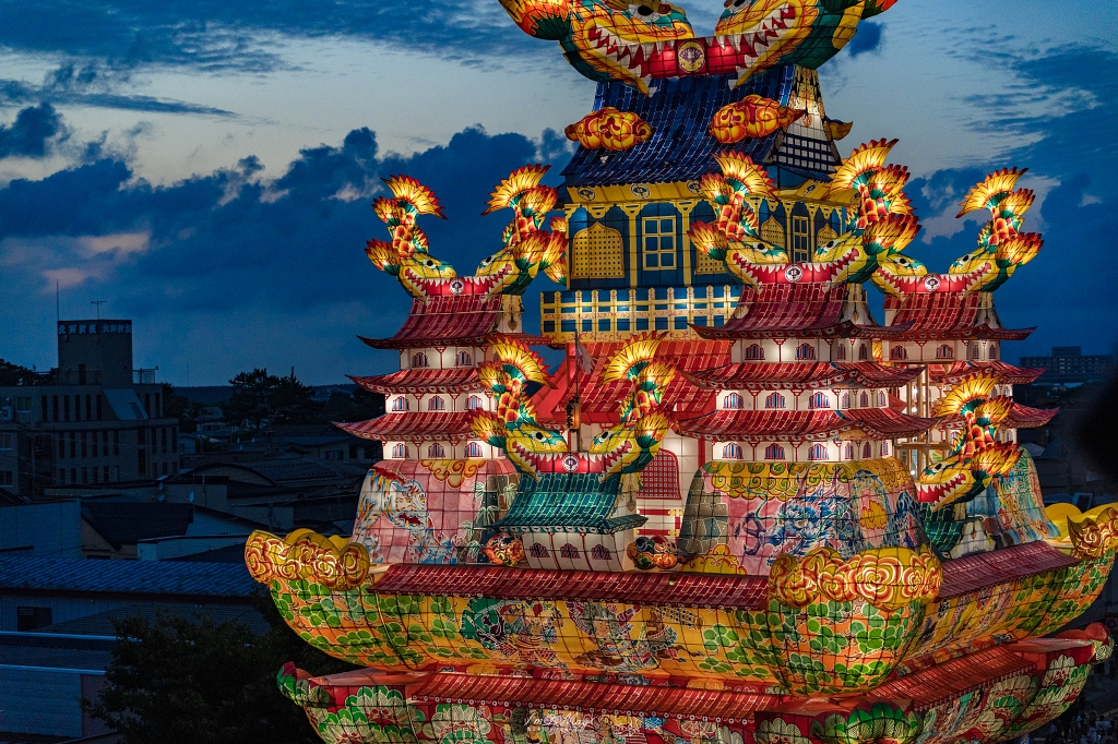 【能代七夕天空不夜城】錯過就要再等一年！兩天限定的全日本最高燈籠，震撼東北夏夜，不是東北六大祭也超值得｜東北夏日祭典記實 @偽日本人May．食遊玩樂