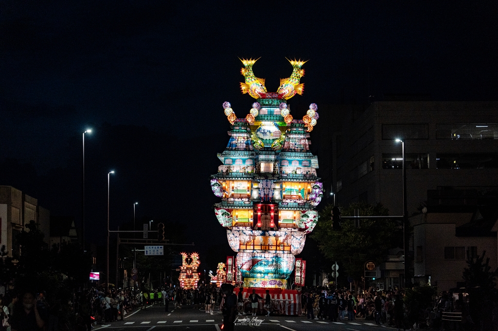 【能代七夕天空不夜城】錯過就要再等一年！兩天限定的全日本最高燈籠，震撼東北夏夜，不是東北六大祭也超值得｜東北夏日祭典記實 @偽日本人May．食遊玩樂