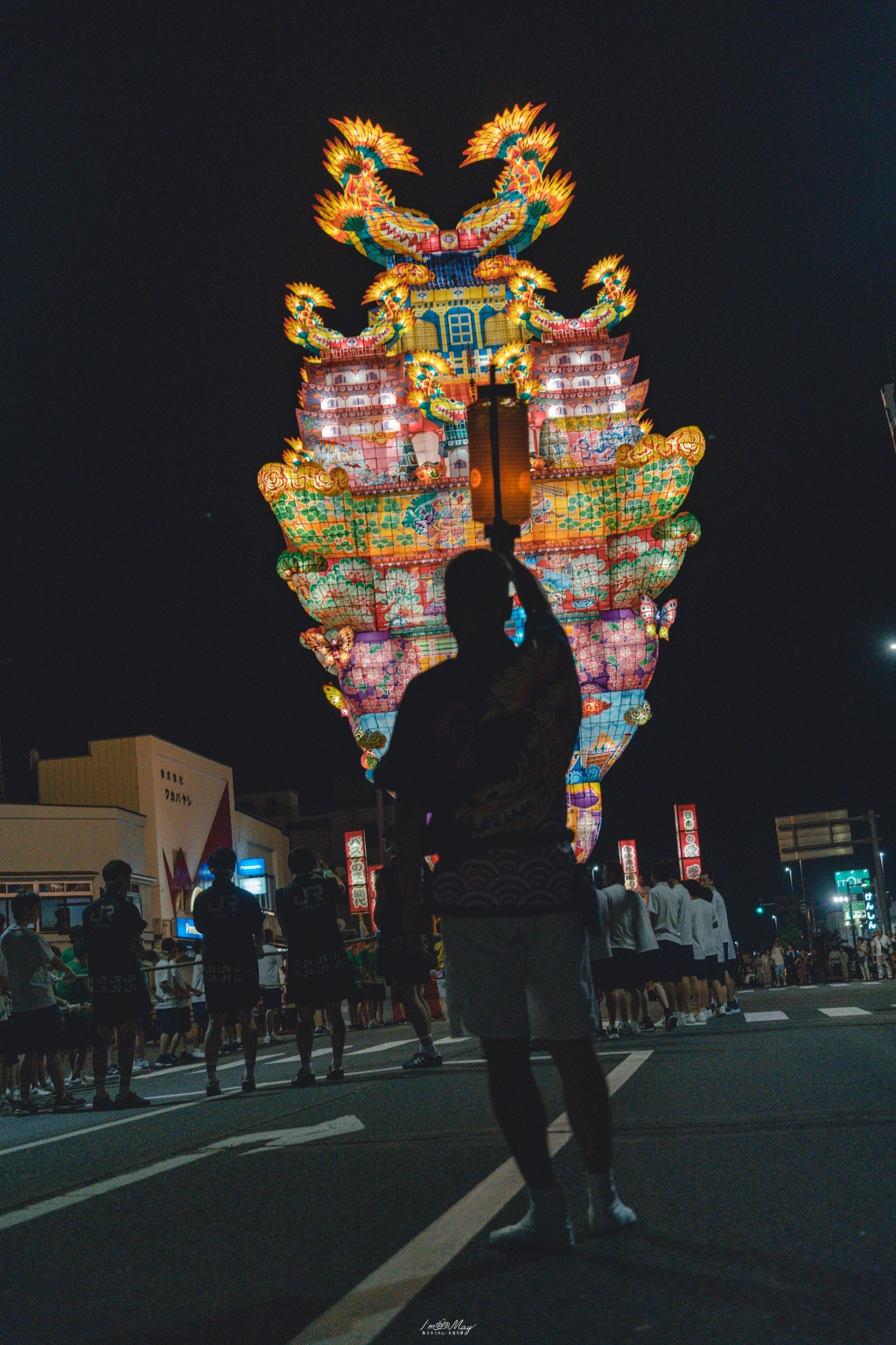 【能代七夕天空不夜城】錯過就要再等一年！兩天限定的全日本最高燈籠，震撼東北夏夜，不是東北六大祭也超值得｜東北夏日祭典記實 @偽日本人May．食遊玩樂