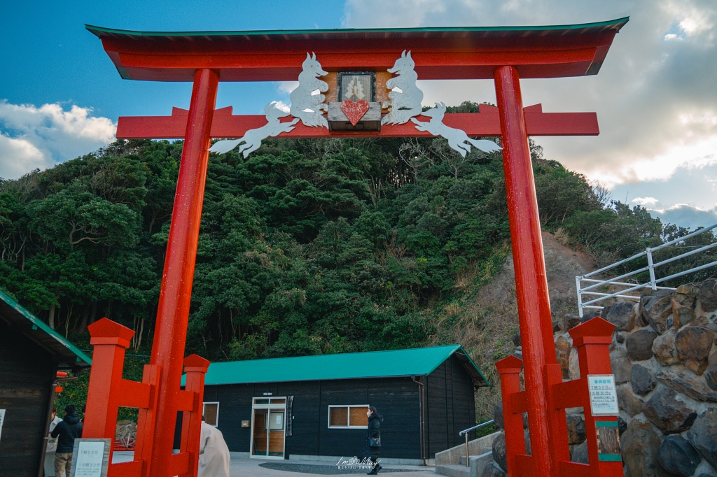 山口攝影記錄｜午後的元乃隅稻成神社，紅鳥居與夕陽海風的浪漫散步 @偽日本人May．食遊玩樂