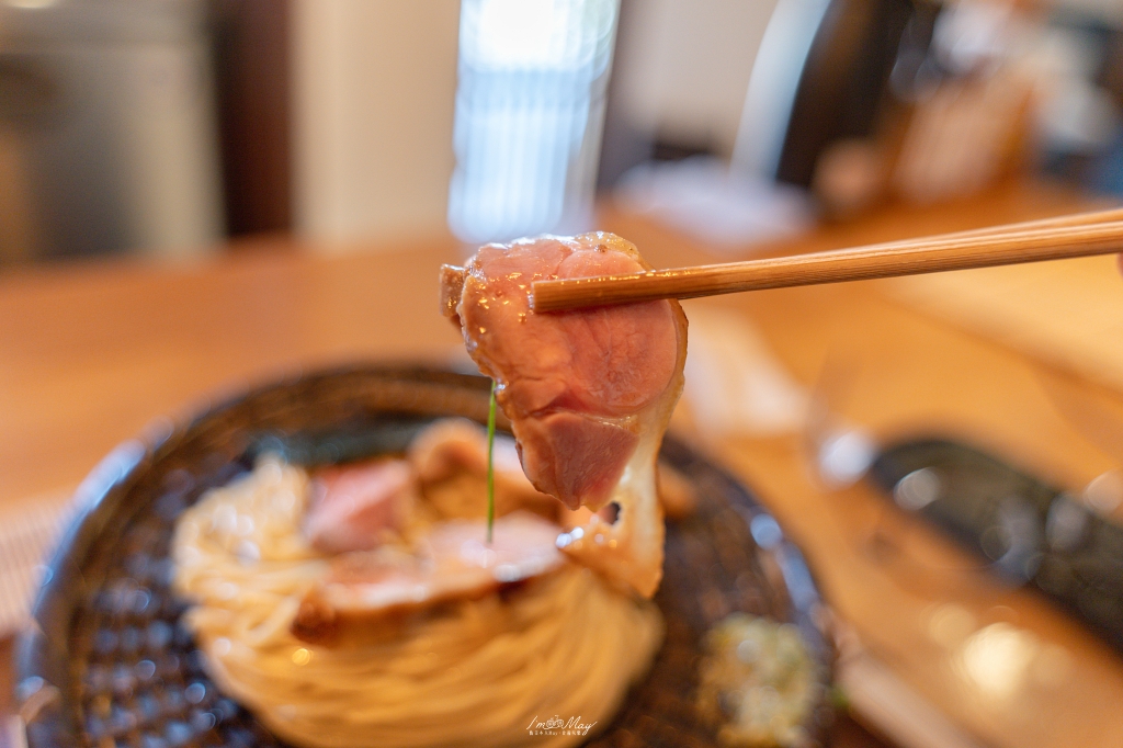 【松本美食】鴨麵まつ乃｜隱身女鳥羽川畔的鴨沾麵專門店，一碗拉麵與蕎麥之間的美味平衡 @偽日本人May．食遊玩樂