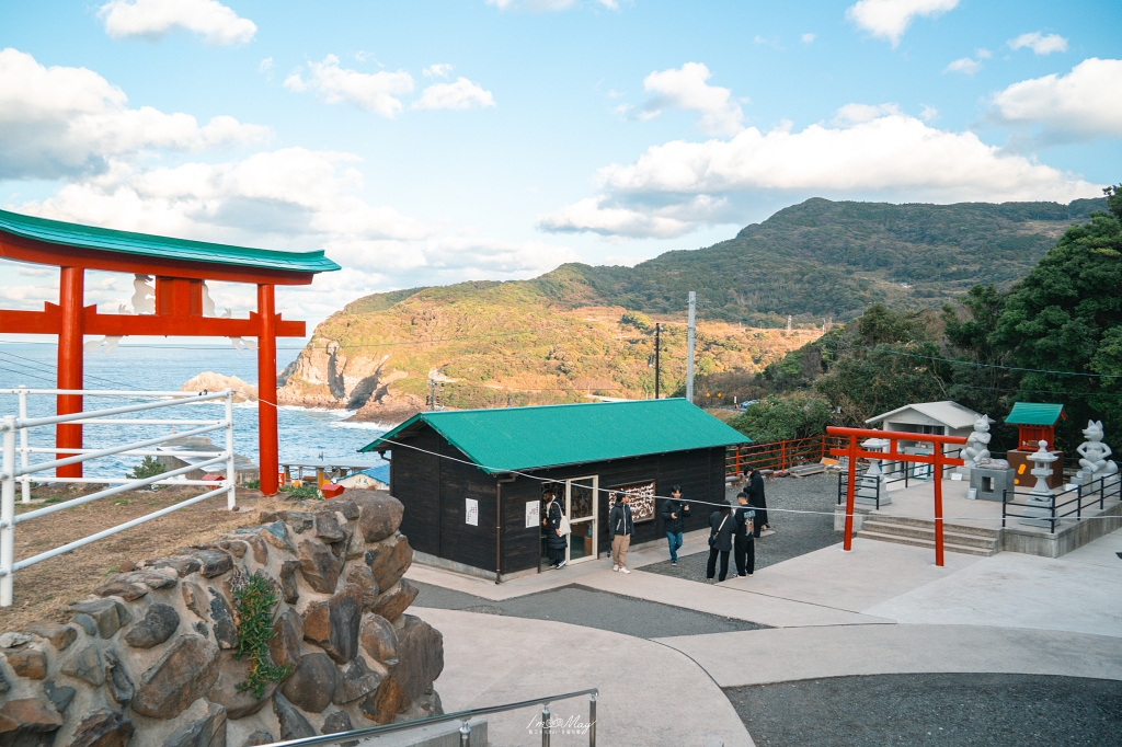 山口攝影記錄｜午後的元乃隅稻成神社，紅鳥居與夕陽海風的浪漫散步 @偽日本人May．食遊玩樂