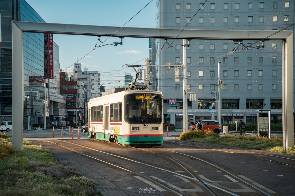 富山攝影記錄｜氷見線越中國分站 × 男岩海景電車拍攝景點推薦，一次收錄北陸鐵道絕景 @偽日本人May．食遊玩樂