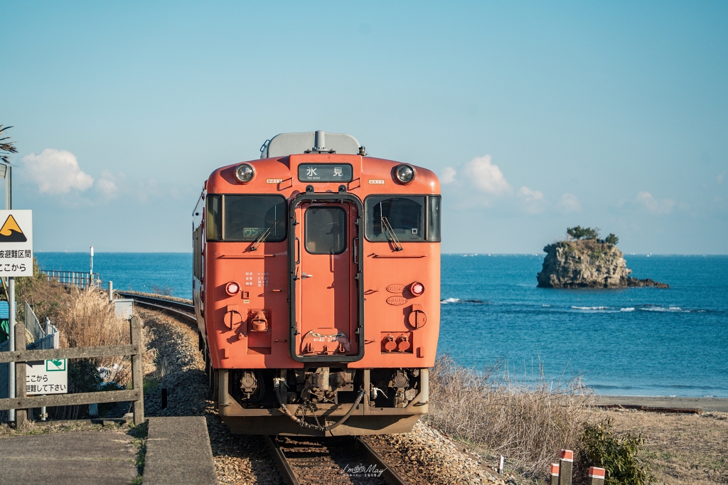 富山攝影記錄｜氷見線越中國分站 × 男岩海景電車拍攝景點推薦，一次收錄北陸鐵道絕景 @偽日本人May．食遊玩樂