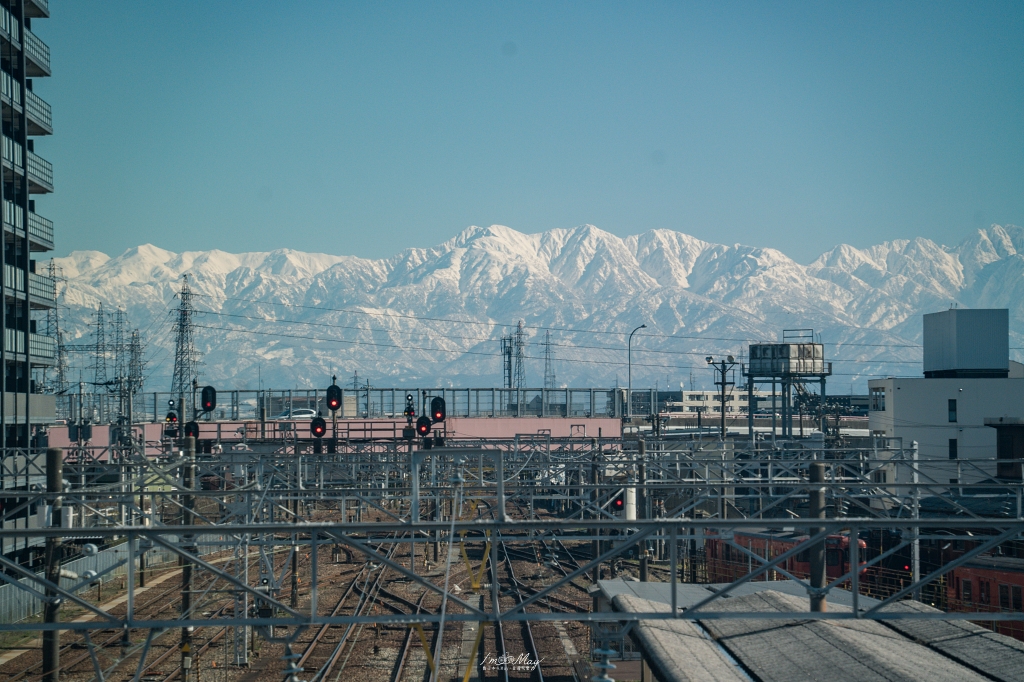 富山攝影記錄｜氷見線越中國分站 × 男岩海景電車拍攝景點推薦，一次收錄北陸鐵道絕景 @偽日本人May．食遊玩樂