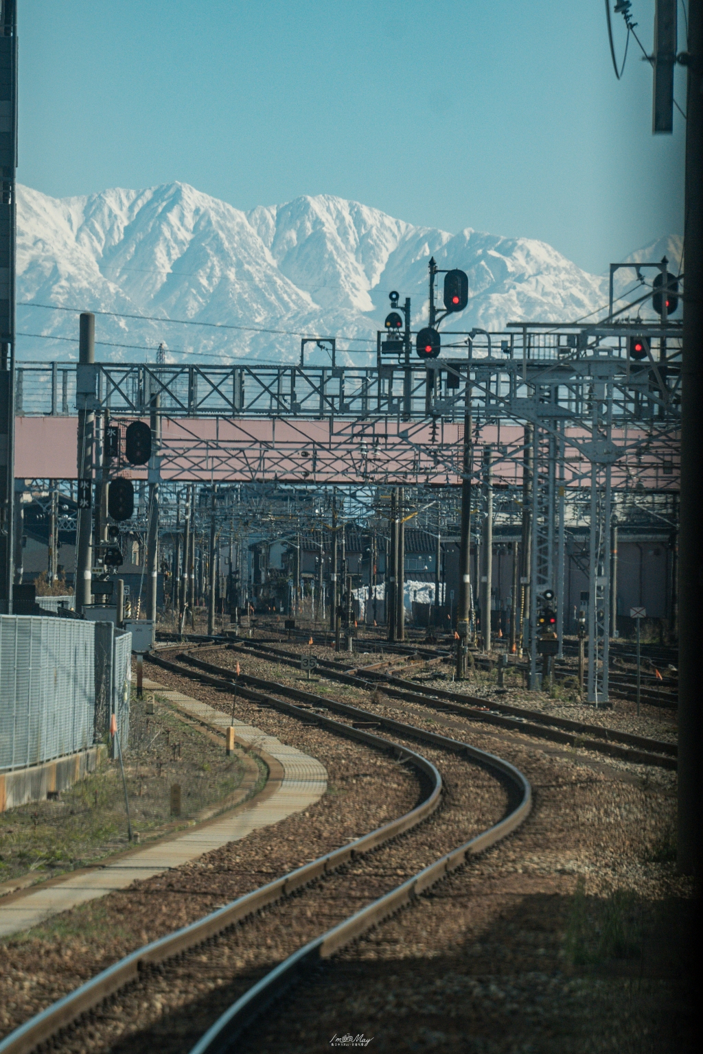 富山攝影記錄｜氷見線越中國分站 × 男岩海景電車拍攝景點推薦，一次收錄北陸鐵道絕景 @偽日本人May．食遊玩樂