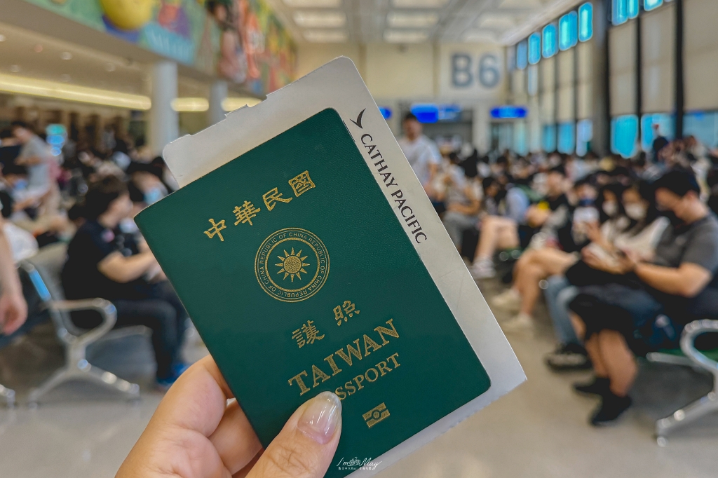 飛行記錄 | 國泰航空Cathay Pacific 台北-東京 (TPE-NRT)，Boeing 777-300 客艙機艙介紹、桃園機場國泰貴賓室、商務艙搭乘與餐點分享 @偽日本人May．食遊玩樂