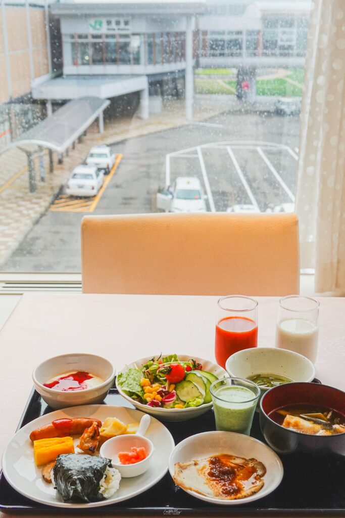 【秋田住宿推薦】JR東日本大都會大飯店秋田：車站直結、新館升級！偽鐵道女子必住的列車景觀房＆超狂在地特色早餐！ @偽日本人May．食遊玩樂
