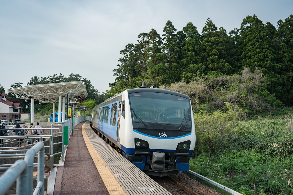 日本鐵道旅行 | 列車癡迷者必搭！JR 五能線：「Resort 白神號」，從秋田出發、走訪日本海與白神山地絕景路線的完全攻略 @偽日本人May．食遊玩樂