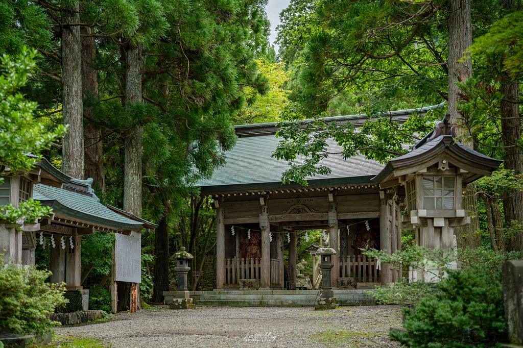 秋田旅行提案｜男鹿半島半日遊也能深度玩：真山神社淨心之旅 × 金黃稻浪治癒系風 × 在地美食與偽鐵道女子的旅程 @偽日本人May．食遊玩樂